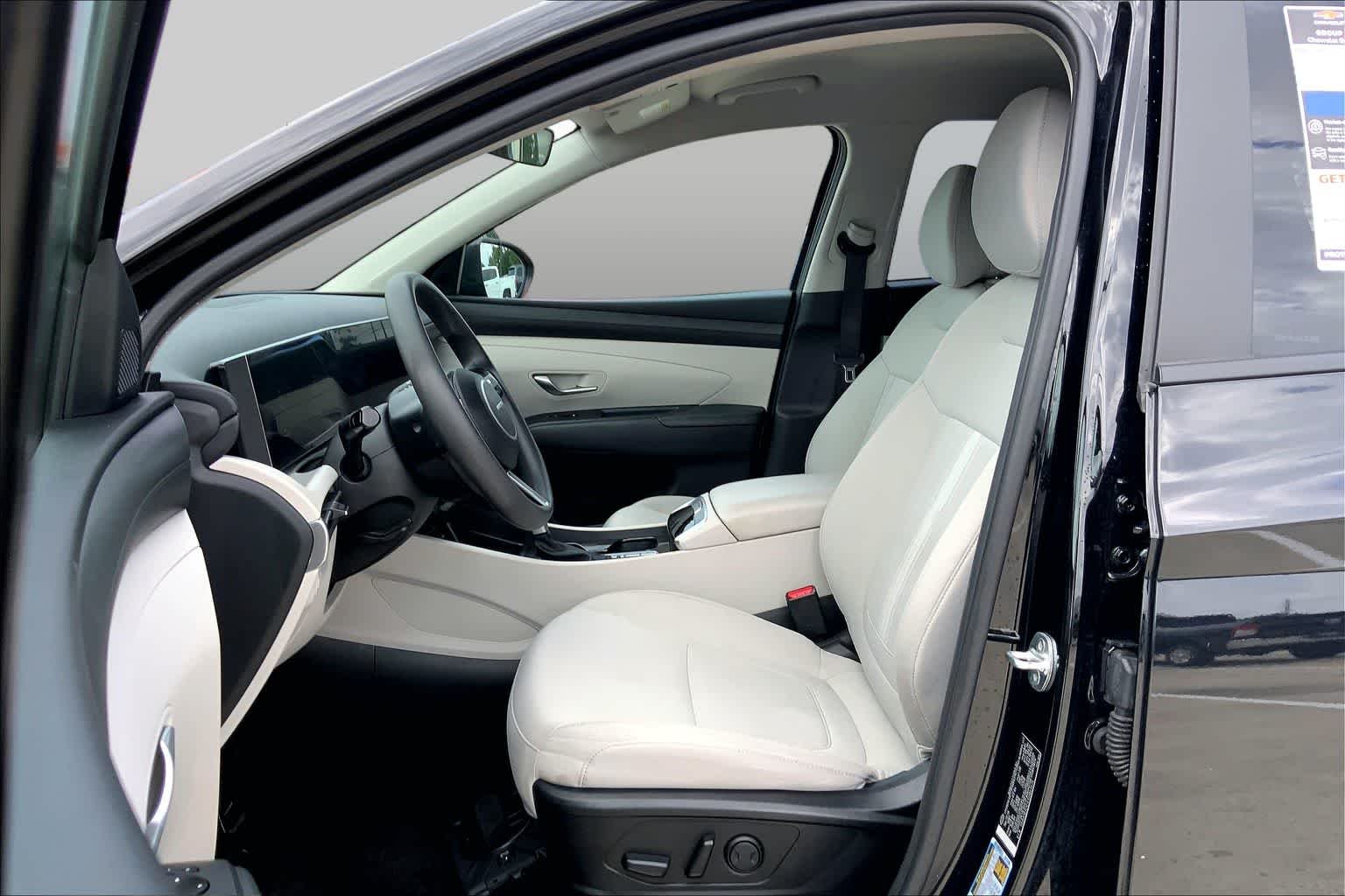 Used 2025 Phantom Black Hyundai SEL image 8