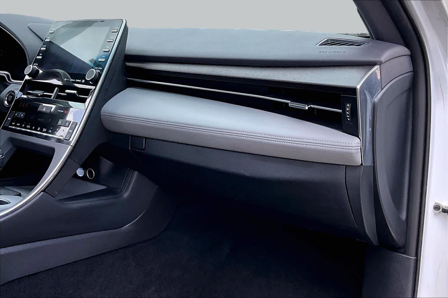 Used 2019 Wind Chill Pearl Toyota Limited image 19