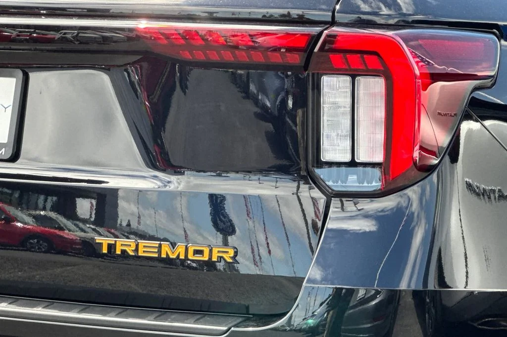 New 2026 Black Metallic Ford Tremor® image 28