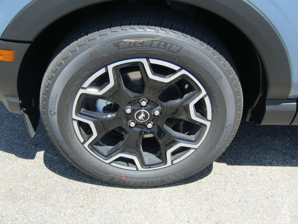New 2026 Azure Gray Metallic Tri-Coat Ford Outer Banks® image 10
