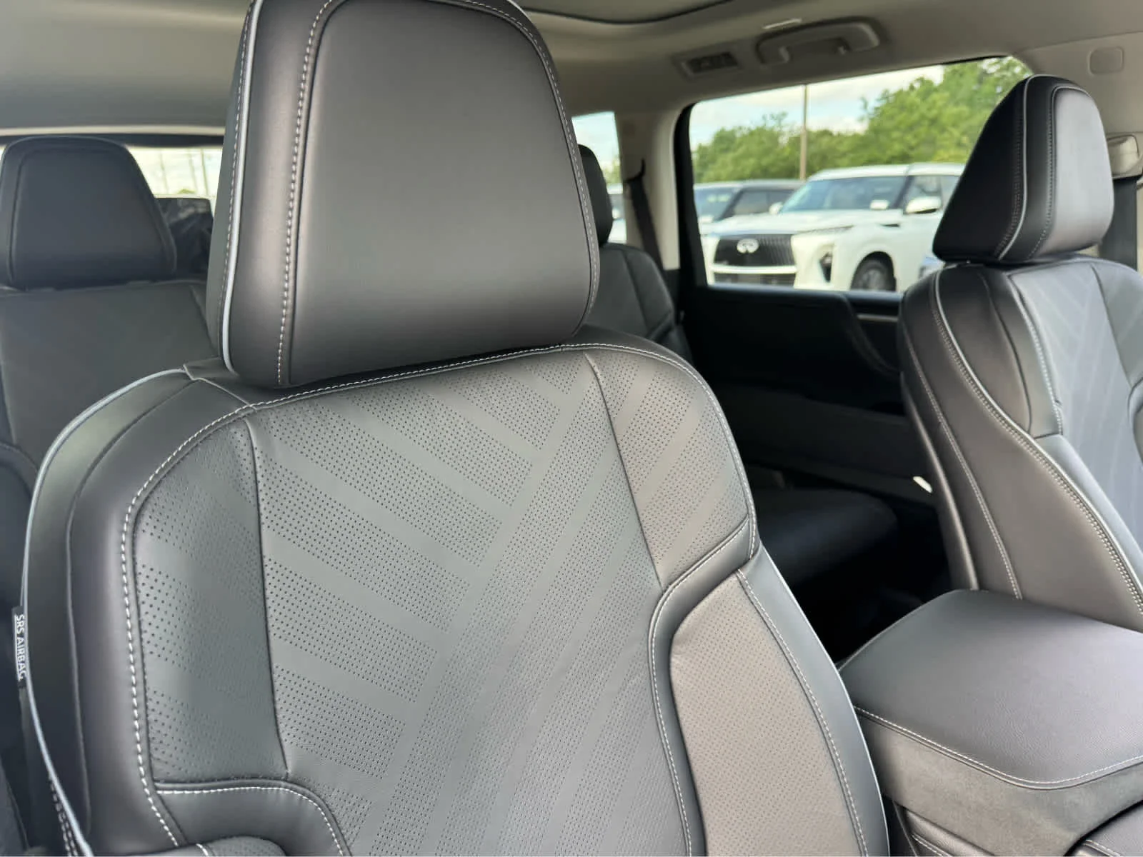 New 2026 RADIANT WHITE INFINITI Luxe 2WD image 9