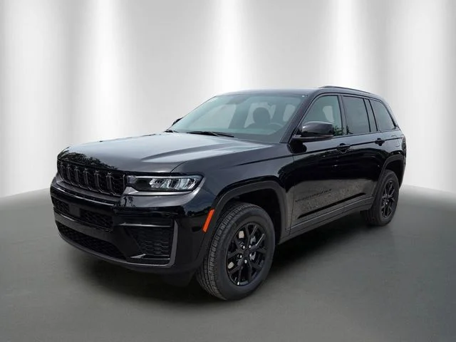New 2026 Diamond Black Crystal Pearl-Coat Exterior Paint Jeep Altitude image 2