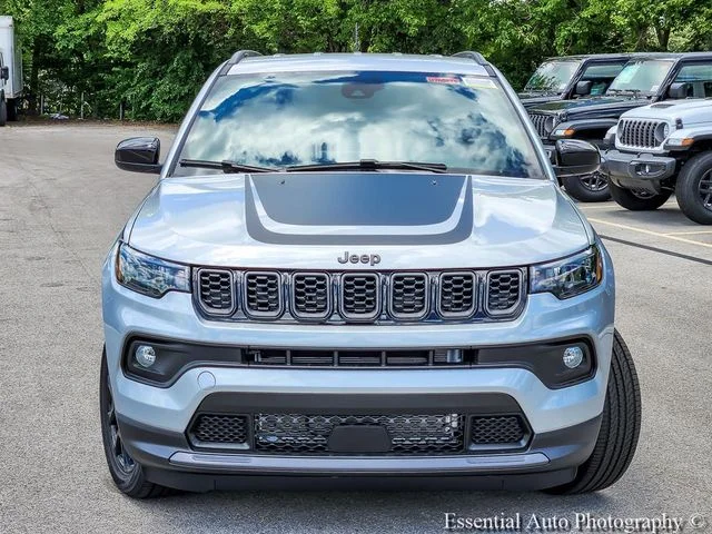 New 2026 Silver Zynith Metallic Clear-Coat Exterior Paint Jeep Latitude image 4