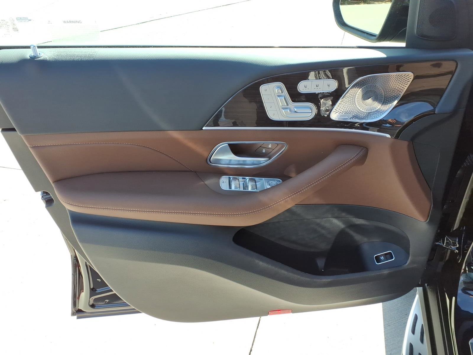 New 2026 Obsidian Black Metallic Mercedes-Benz 450 image 12