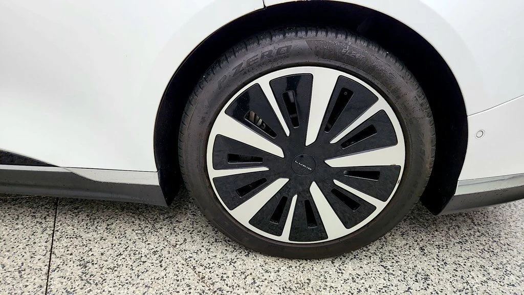 Used 2023 Stellar White Lucid Pure AWD image 9
