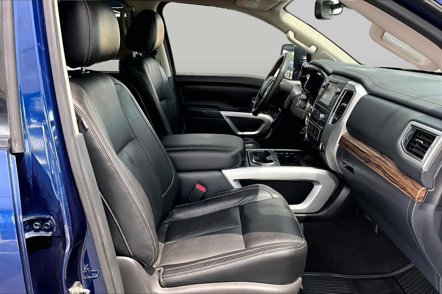 Used 2017 Deep Blue Pearl Nissan SL image 9