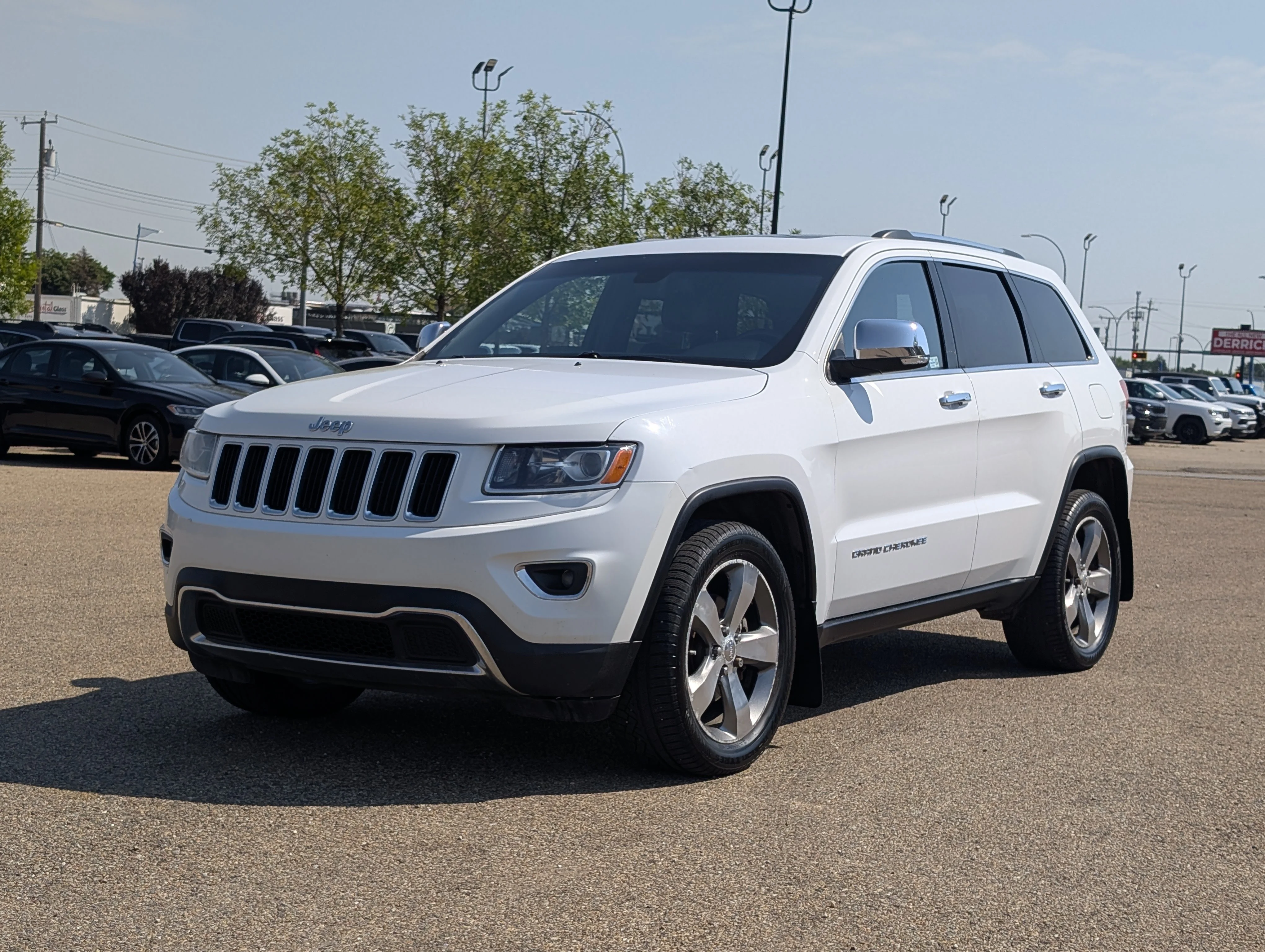 Used 2014 Bright White Clearcoat Jeep Limited image 2
