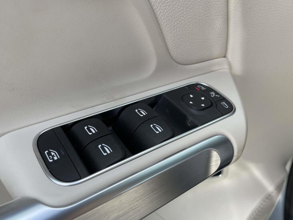 New 2026 Cirrus Silver Metallic Mercedes-Benz GLB 250 image 33