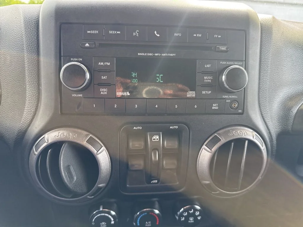 Used 2014 Gray Jeep Unlimited Sport image 16