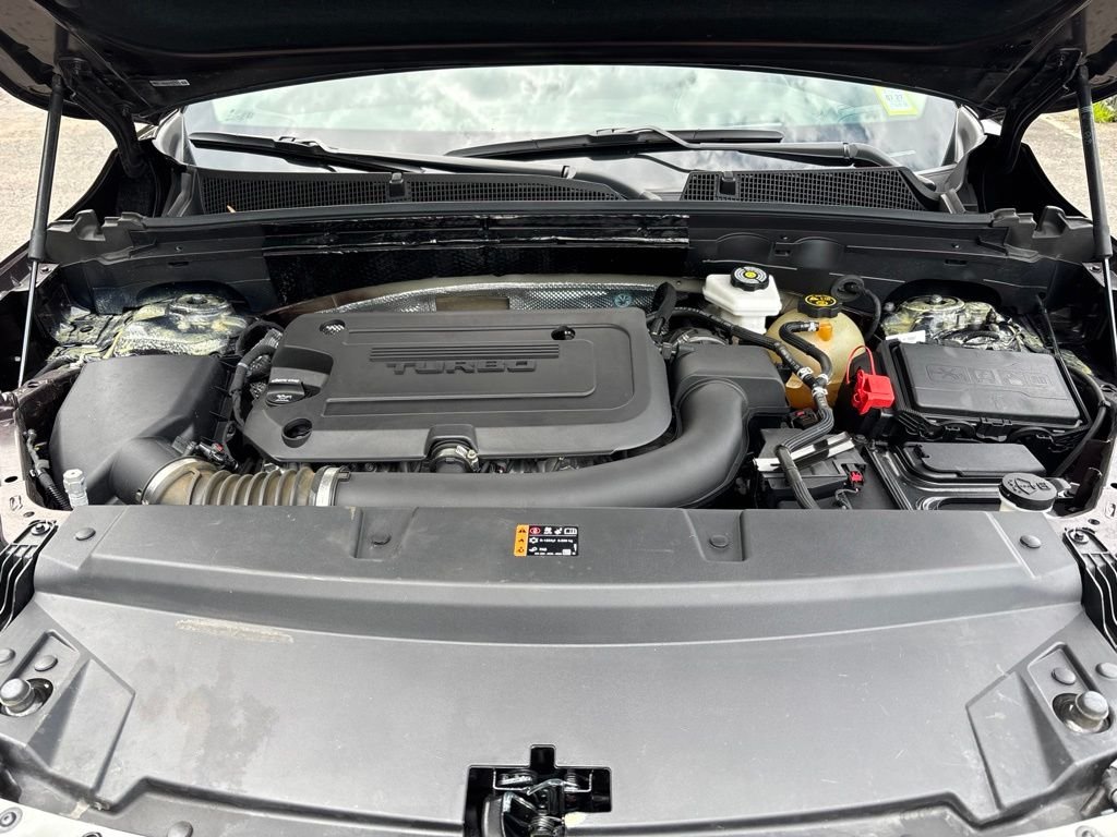 Used 2022 Red Buick Avenir image 11