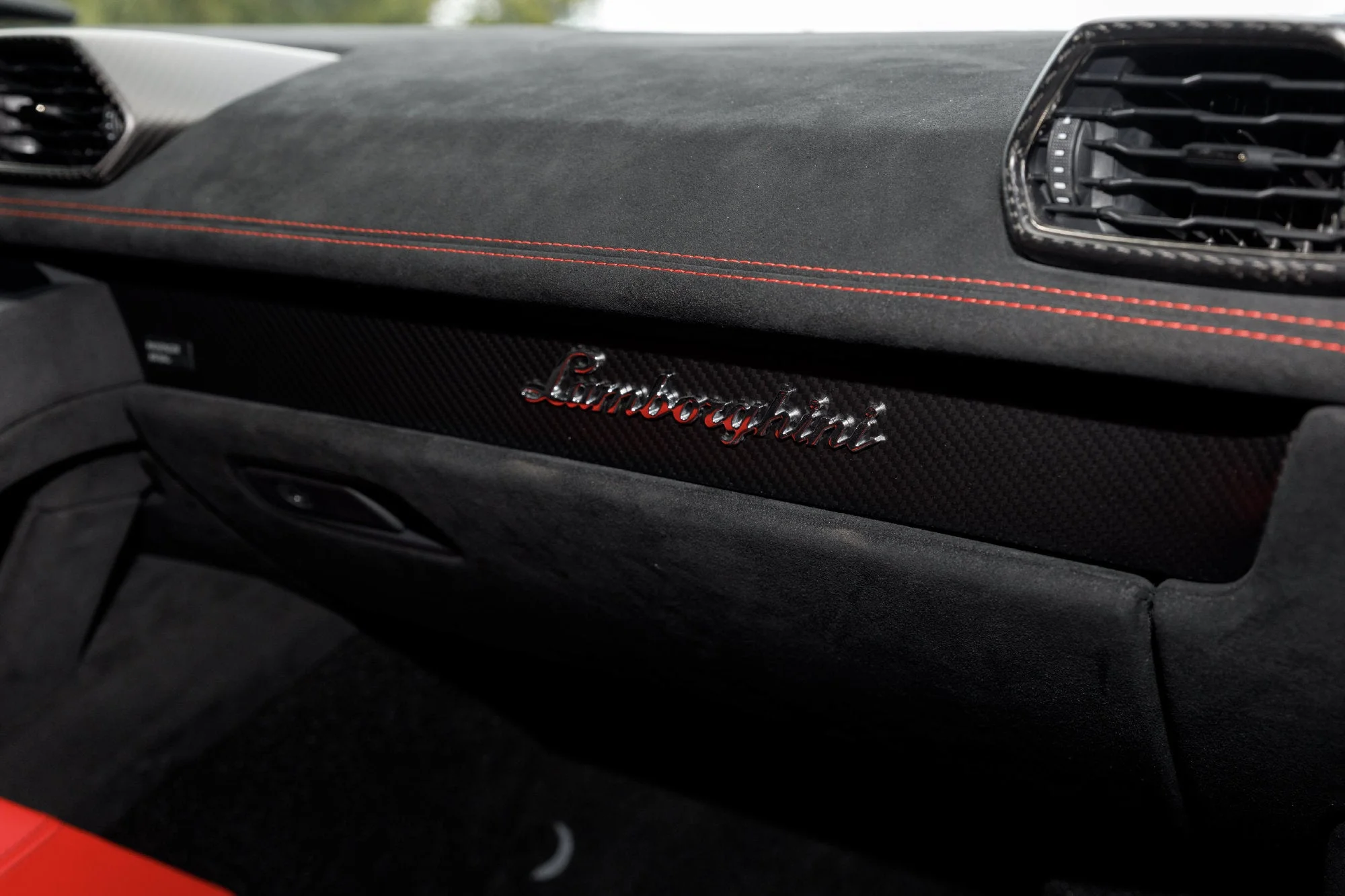 Used 2021  Lamborghini Base image 40