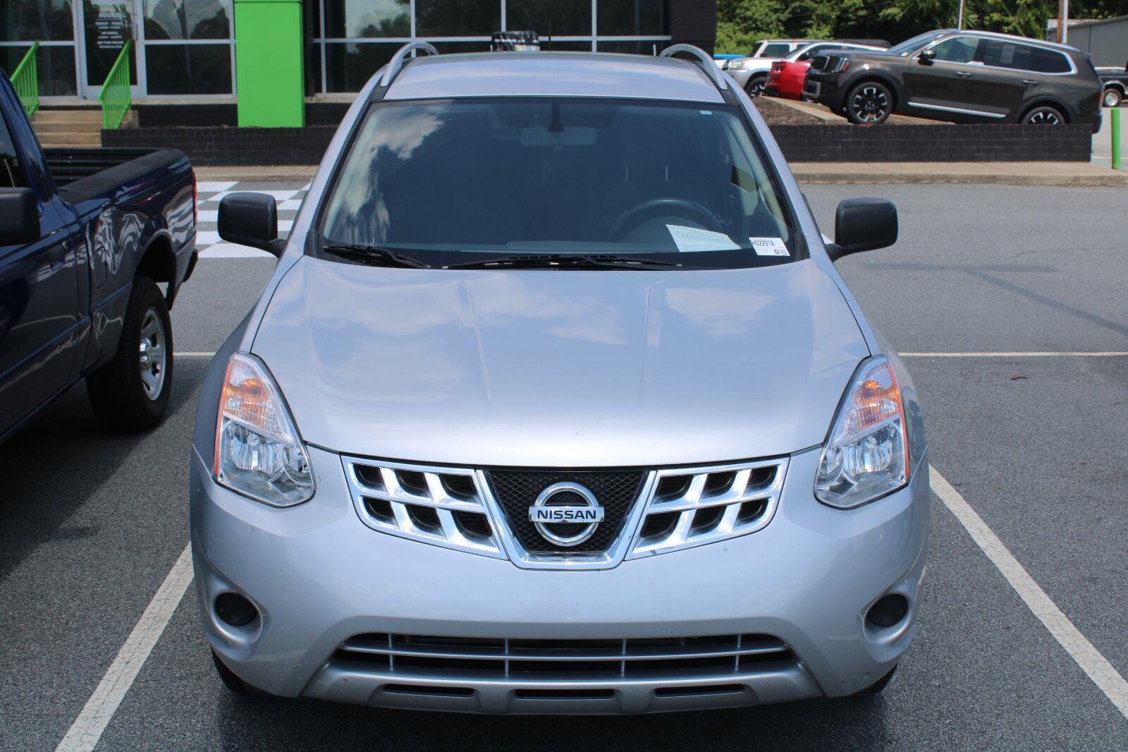 Used 2015 Brilliant Silver Nissan S image 2