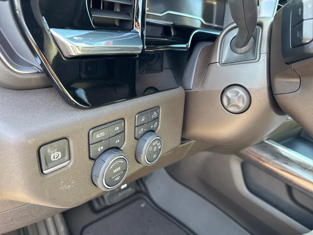 2025 Chevrolet Silverado 1500 LTZ - Photo 23