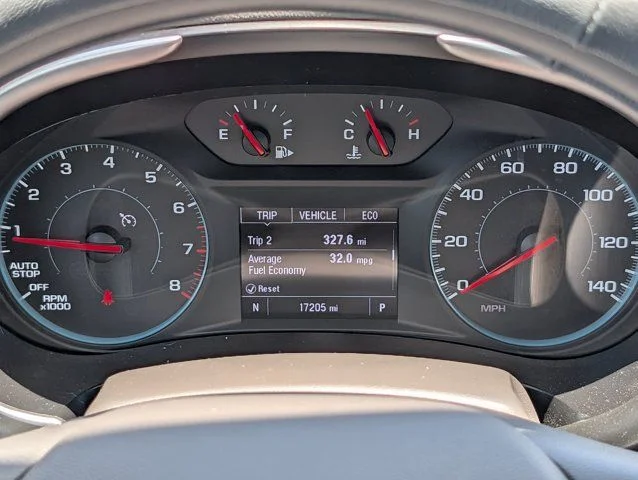 Used 2025 Summit White Chevrolet LT image 24