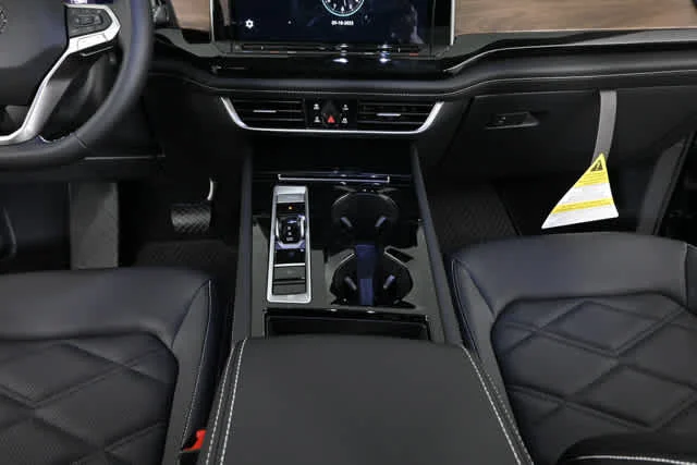 New 2026 Deep Black Pearl Volkswagen 2.0T SE w/Technology image 18
