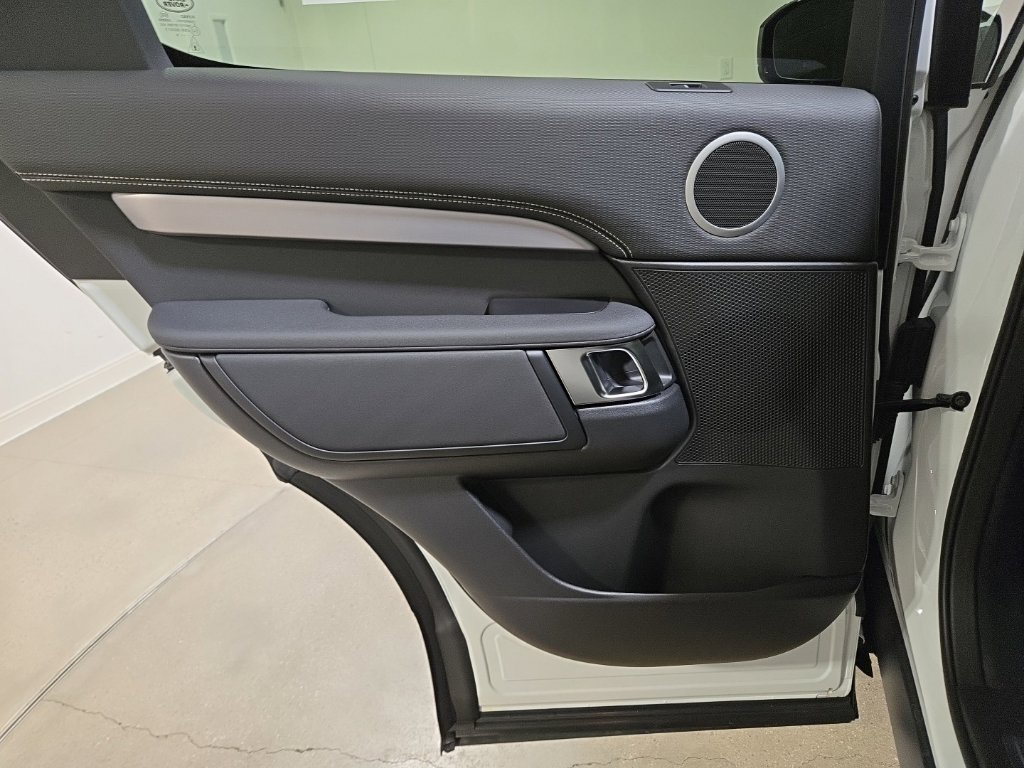 New 2026 Fuji White Land Rover Dynamic SE image 24