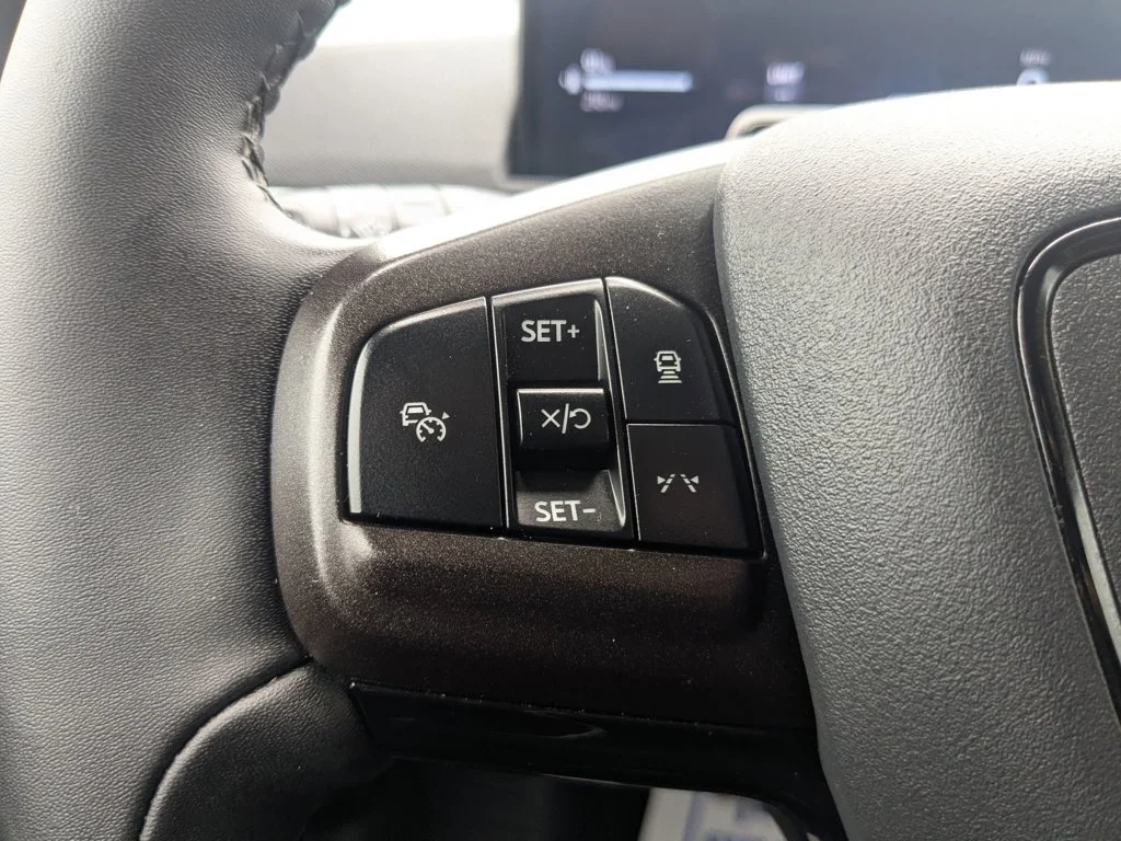 Used 2025  Ford Select image 21