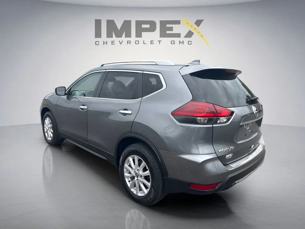 Used 2018  Nissan SV image 3