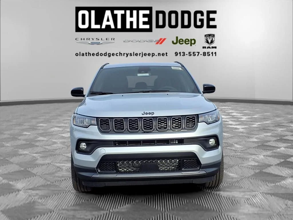 New 2026 Silver Zynith Metallic Clearcoat Jeep Latitude image 27