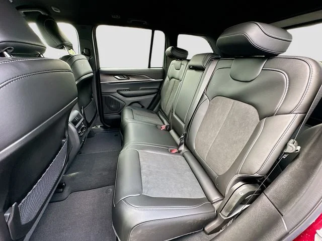 New 2026 Velvet Red Pearl-Coat Exterior Paint Jeep Altitude image 17