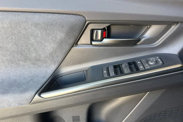 2026 Toyota C-HR SE - Photo 11