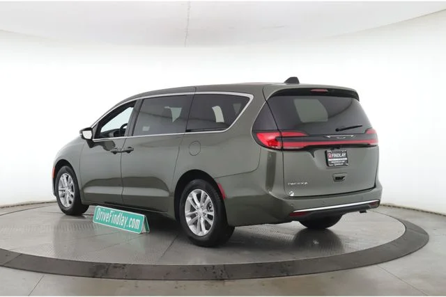 New 2027 Olive Green Pearl-Coat Exterior Paint Chrysler Select image 8