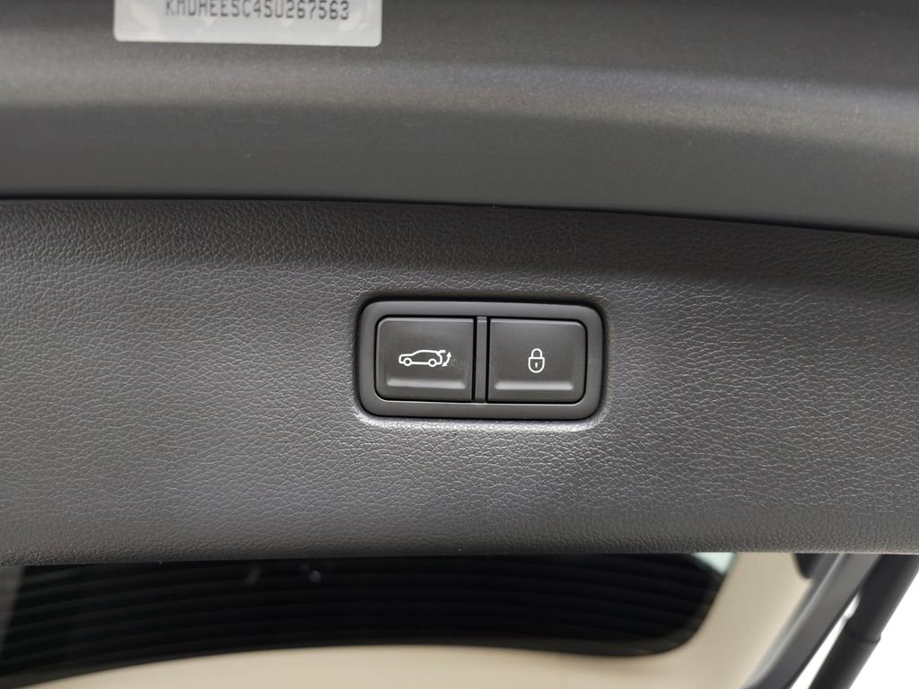 Certified Used 2025 Silver Genesis 3.5T Prestige image 9