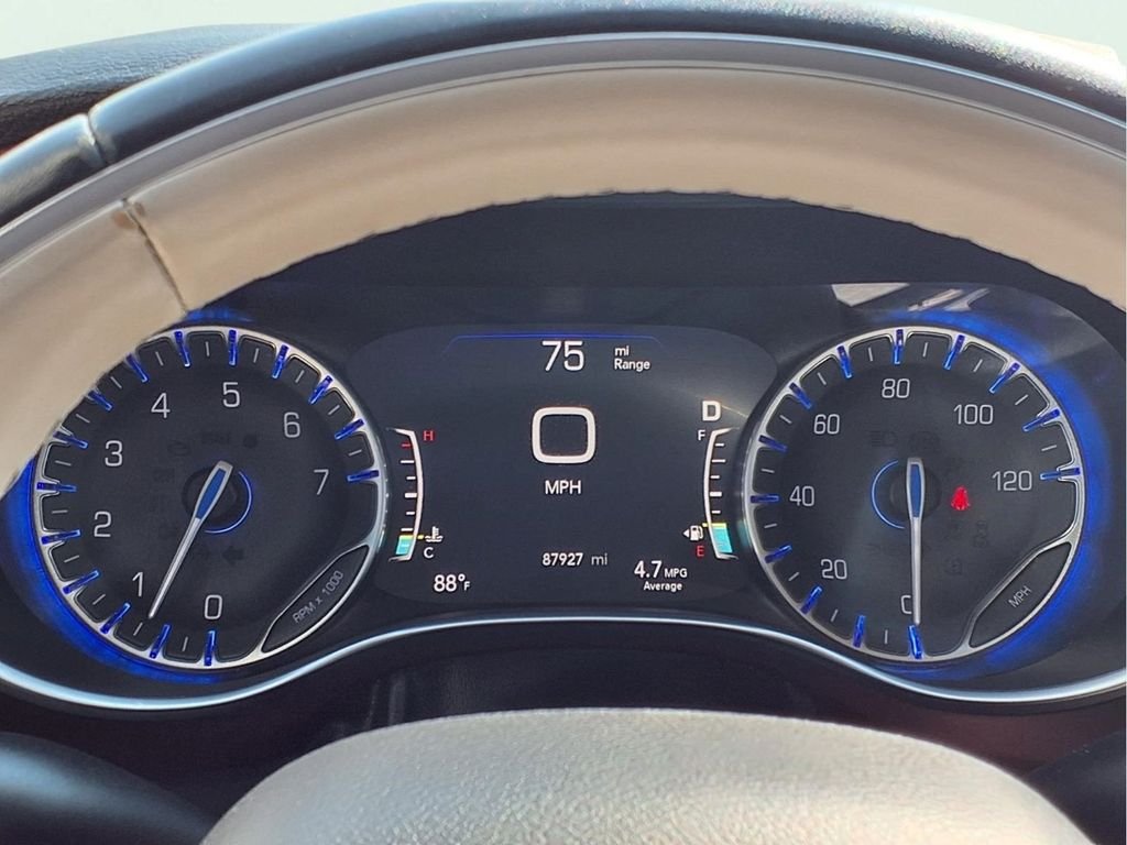 Used 2020 Silver Chrysler Limited image 18