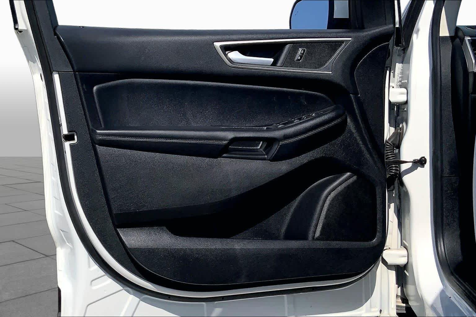 Used 2020 Star White Metallic Tri-Coat Ford SEL image 21