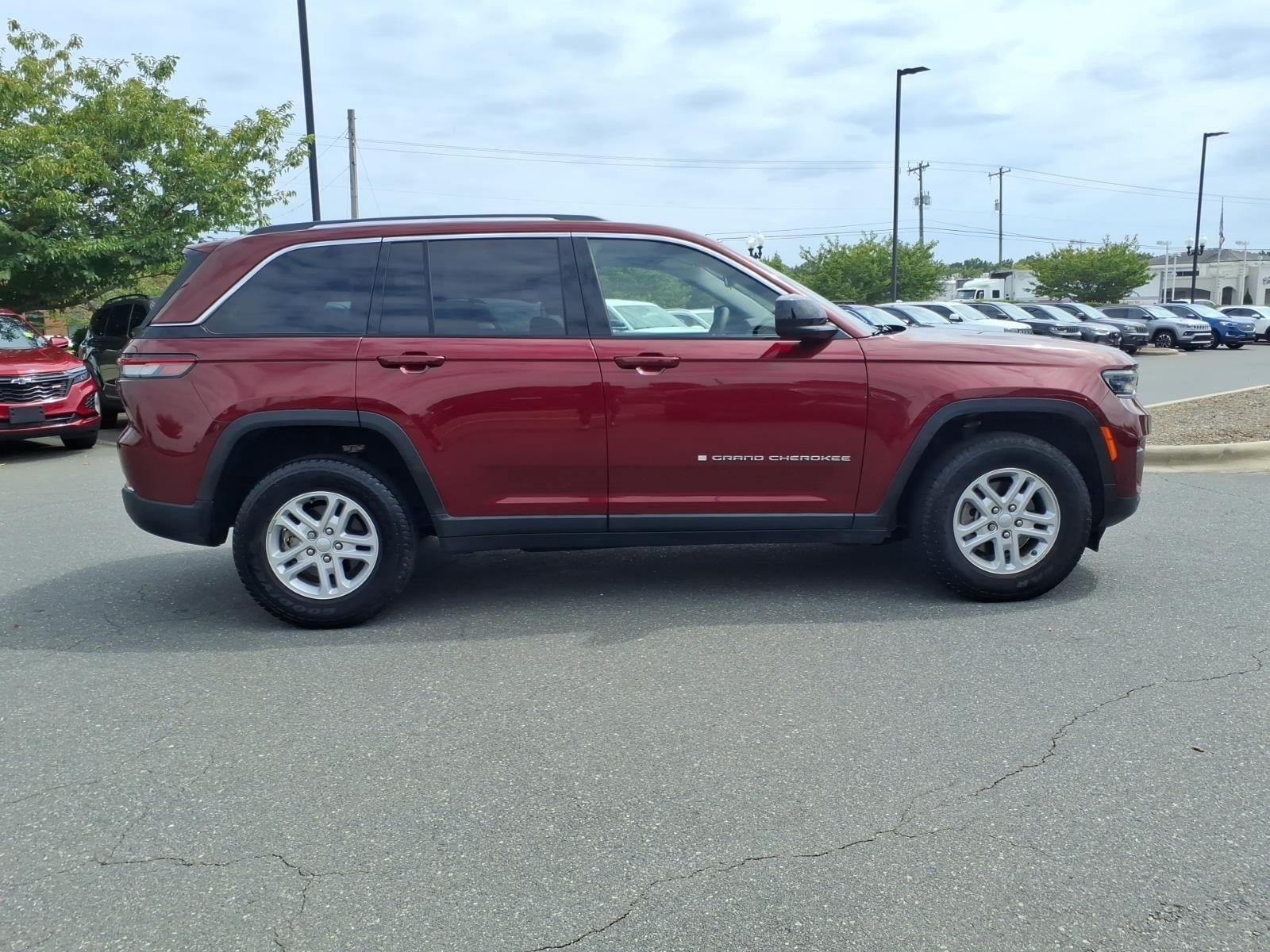Used 2023 Velvet Red Pearlcoat Jeep Laredo image 10