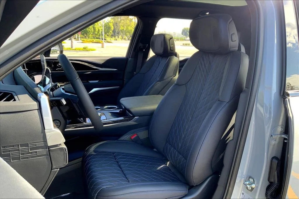 2026 Cadillac Escalade IQL Luxury - Photo 12