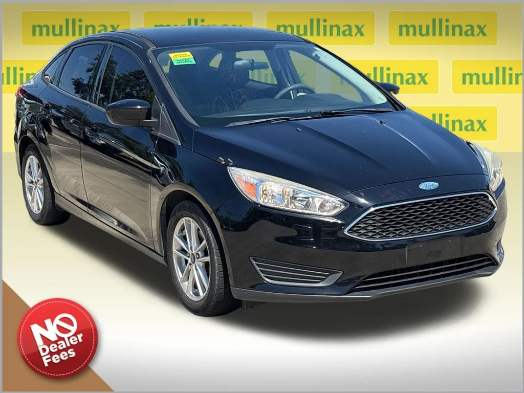 2018 Ford Focus Sedan SE's photo