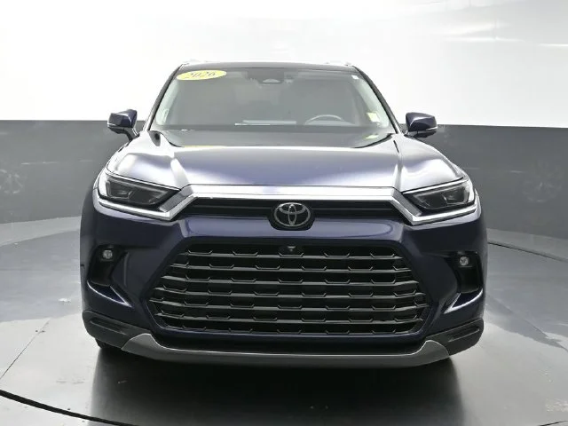 Used 2026  Toyota Limited image 2