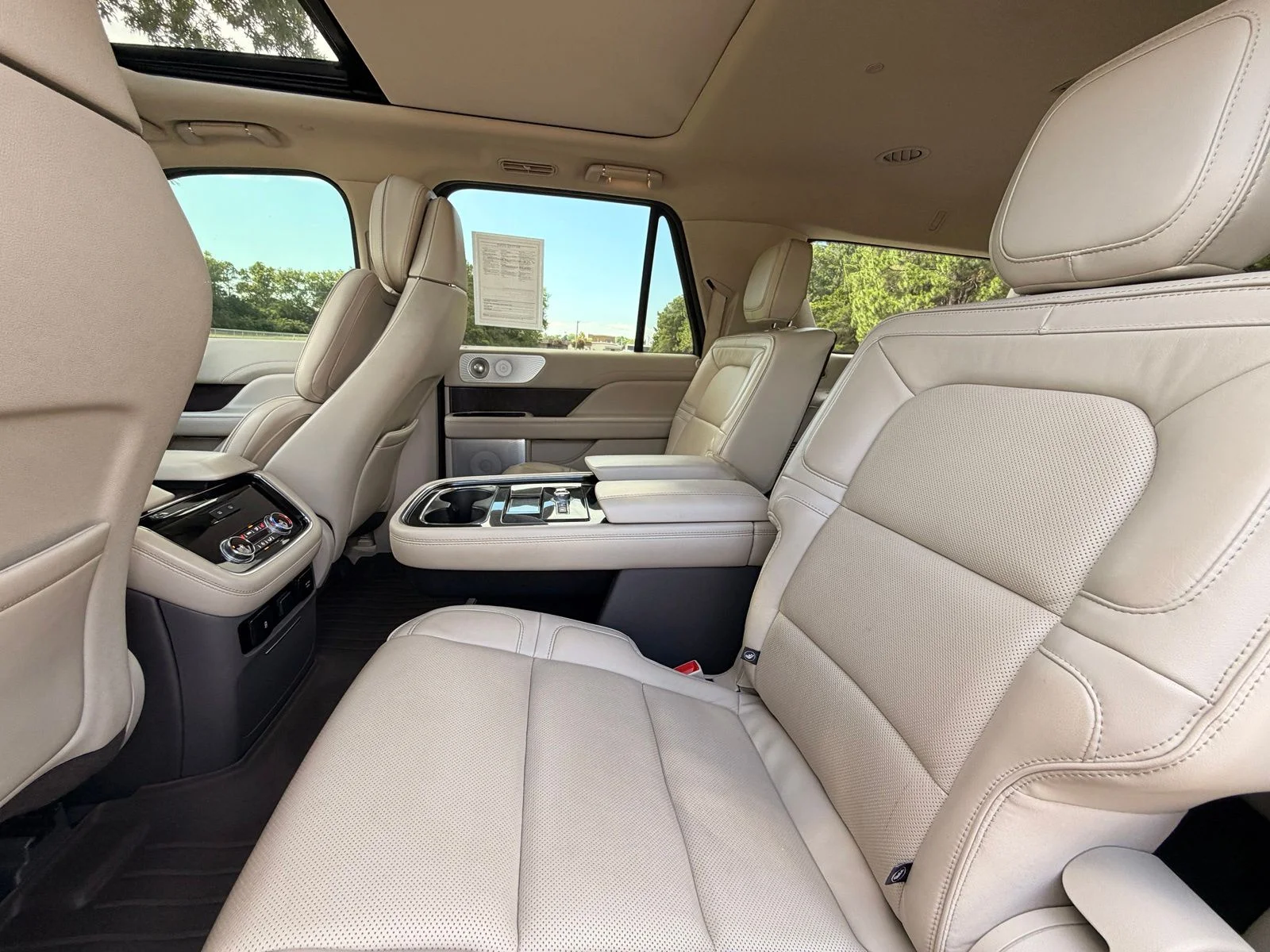 Used 2019 Ruby Red Metallic Lincoln Reserve image 14