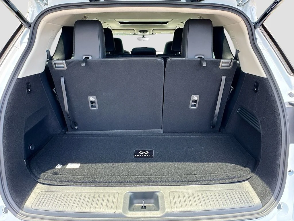 New 2027 RADIANT WHITE INFINITI Luxe FWD image 28