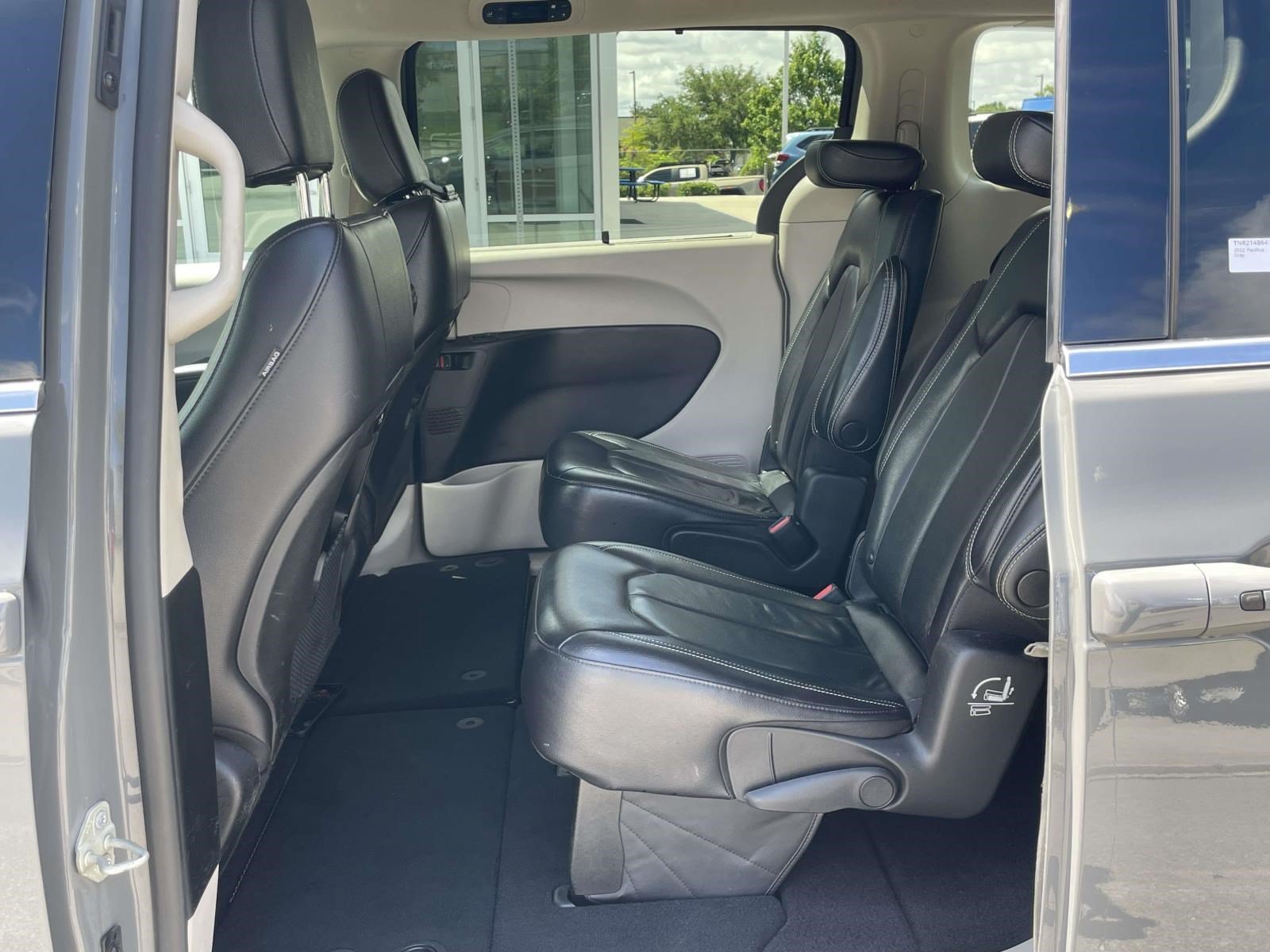 Used 2022 Ceramic Gray Clearcoat Chrysler Touring L image 10