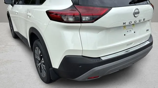 Used 2023 White Nissan SV FWD image 33