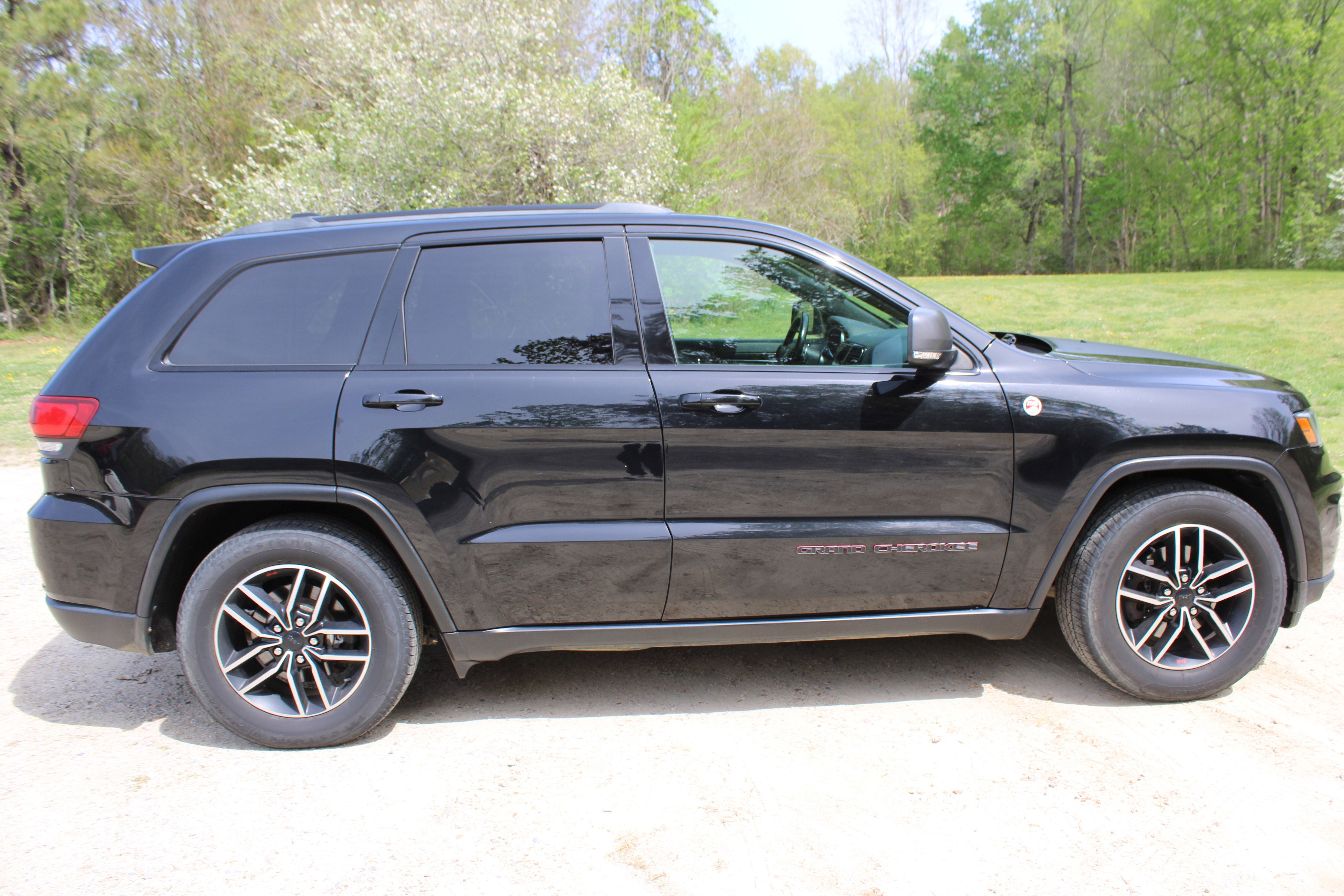 Used 2020 Diamond Black Crystal Pearlcoat Jeep Trailhawk image 4