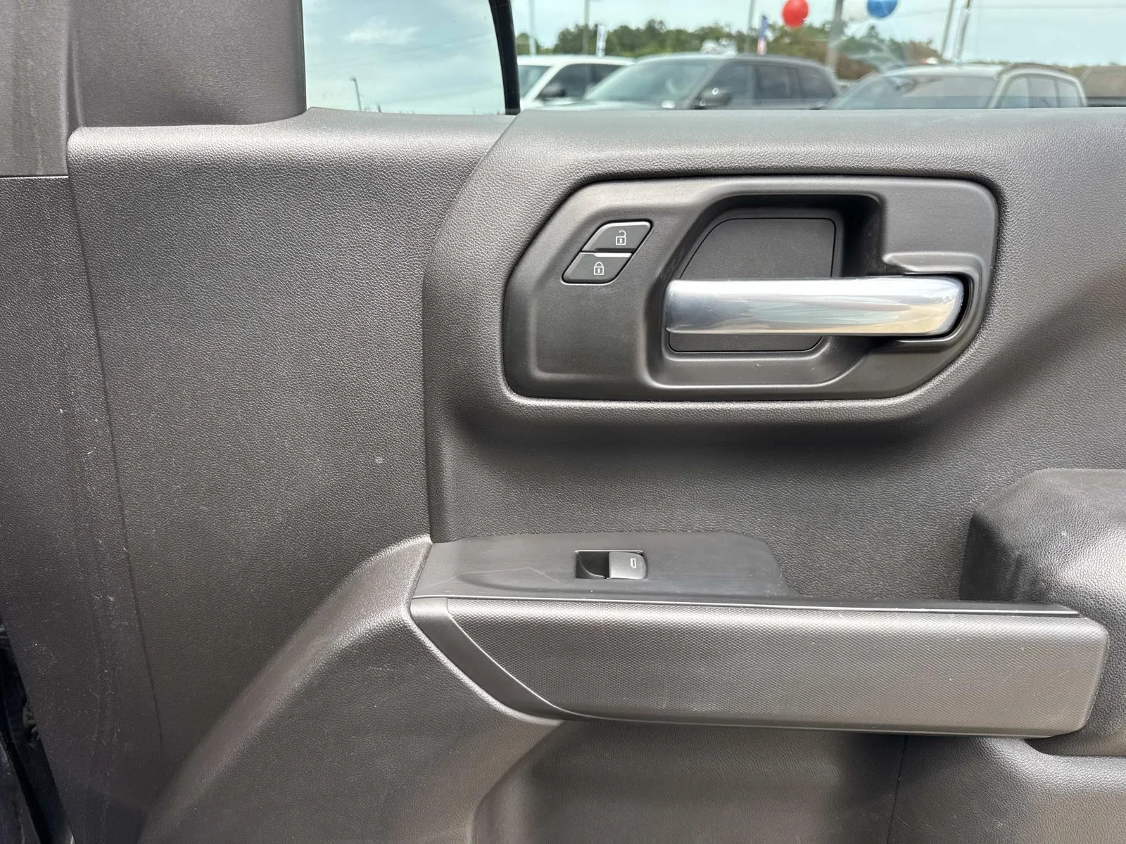 Used 2019 BLACK Chevrolet Custom image 14