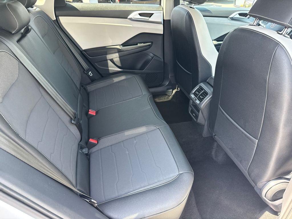 Used 2025 Silver Volkswagen 1.5T SE image 16