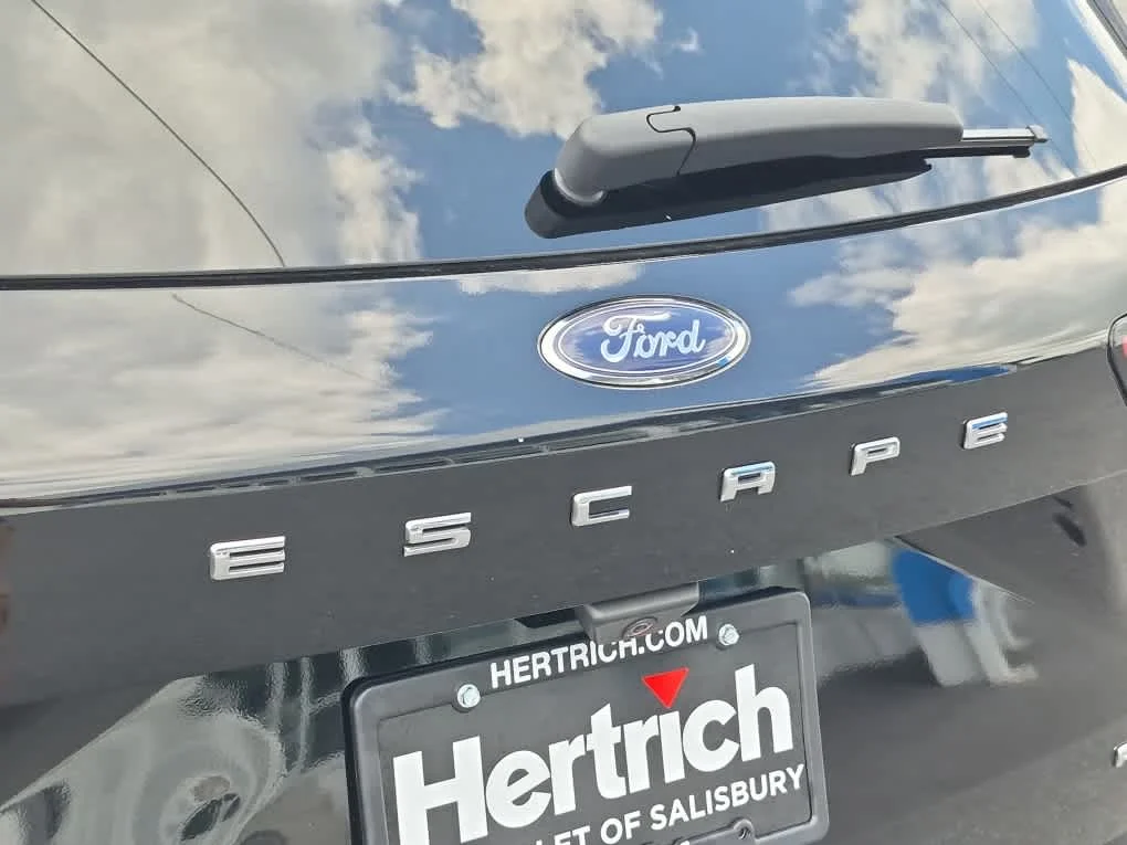 Used 2022 Agate Black Ford SE image 22