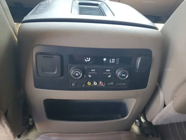 Used 2016 IRIDESCENT PEARL TRICOAT Chevrolet LTZ image 27