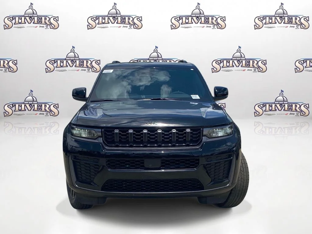 New 2026 Diamond Black Crystal Pearlcoat Jeep Laredo Altitude image 2