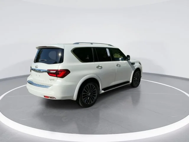 Used 2023 White INFINITI Sensory image 8
