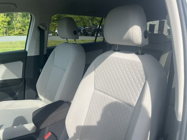 Used 2018 White Volkswagen S image 7