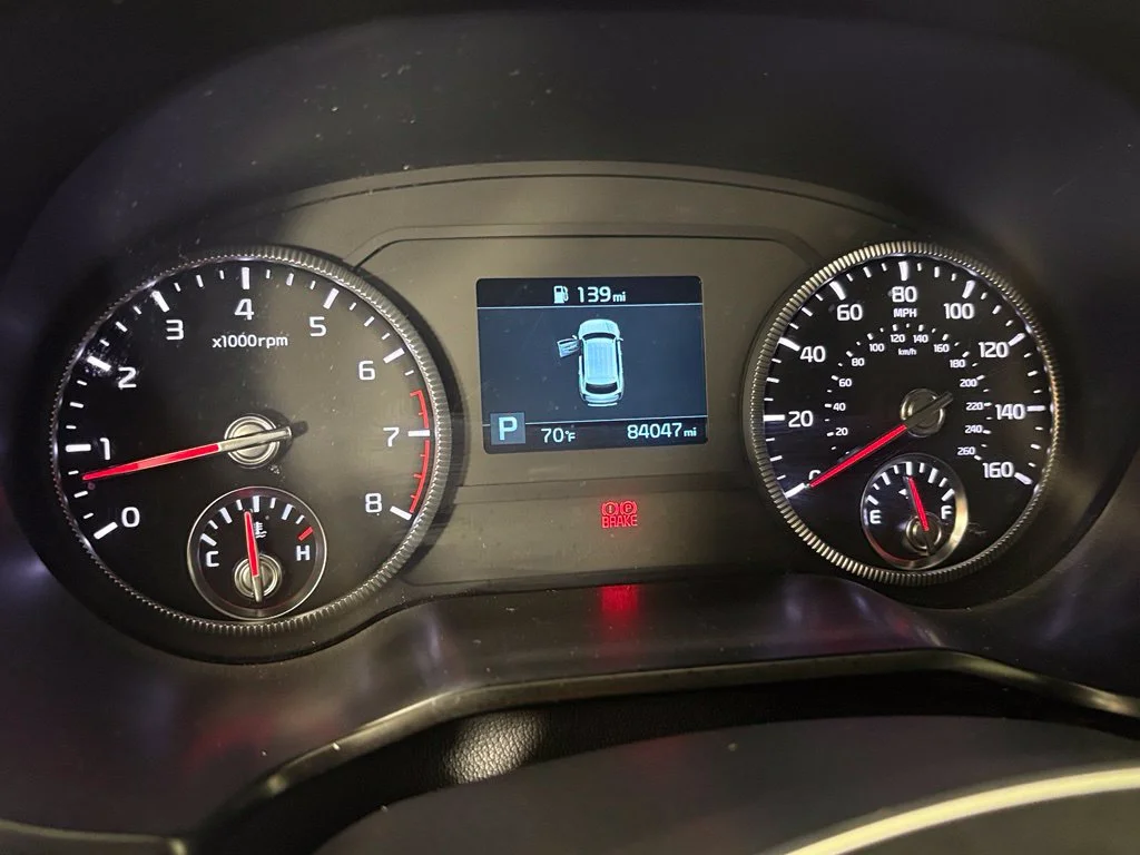 Used 2022 White Kia LX image 21