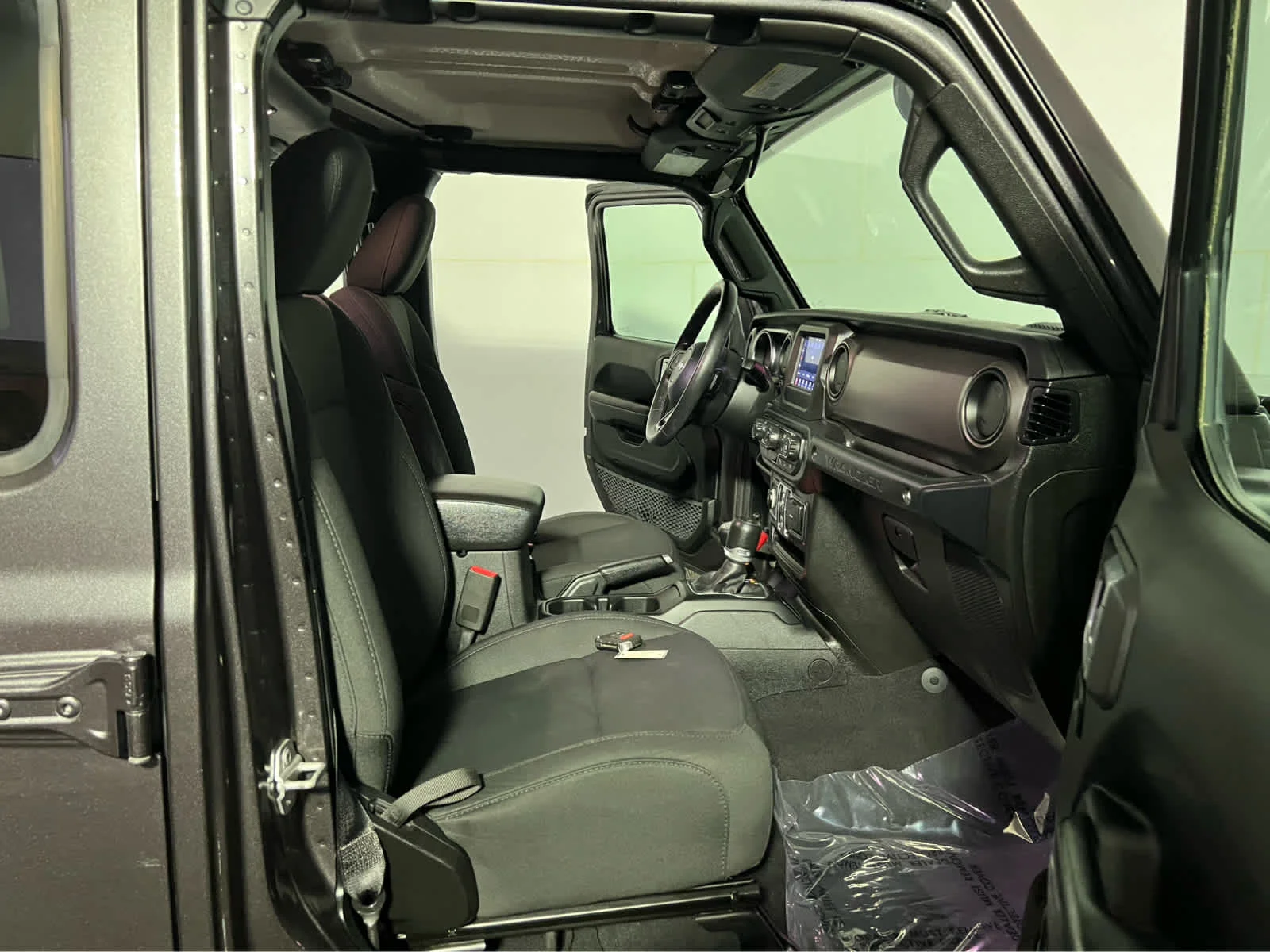 Used 2019 Granite Crystal Metallic Clearcoat Jeep Sport S image 27