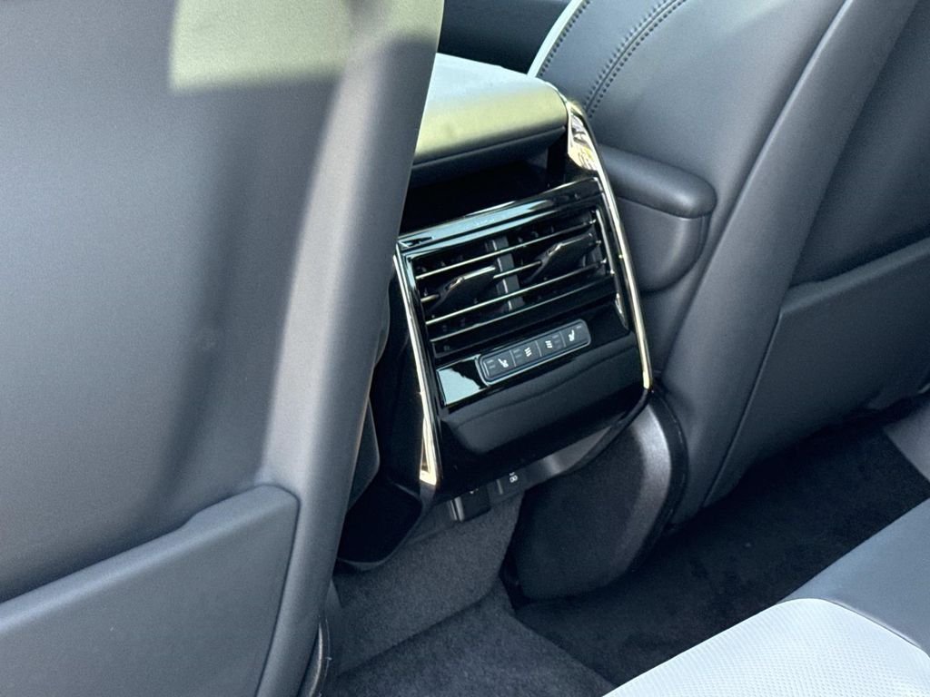 New 2026 Carpathian Grey LAND ROVER Dynamic SE image 17