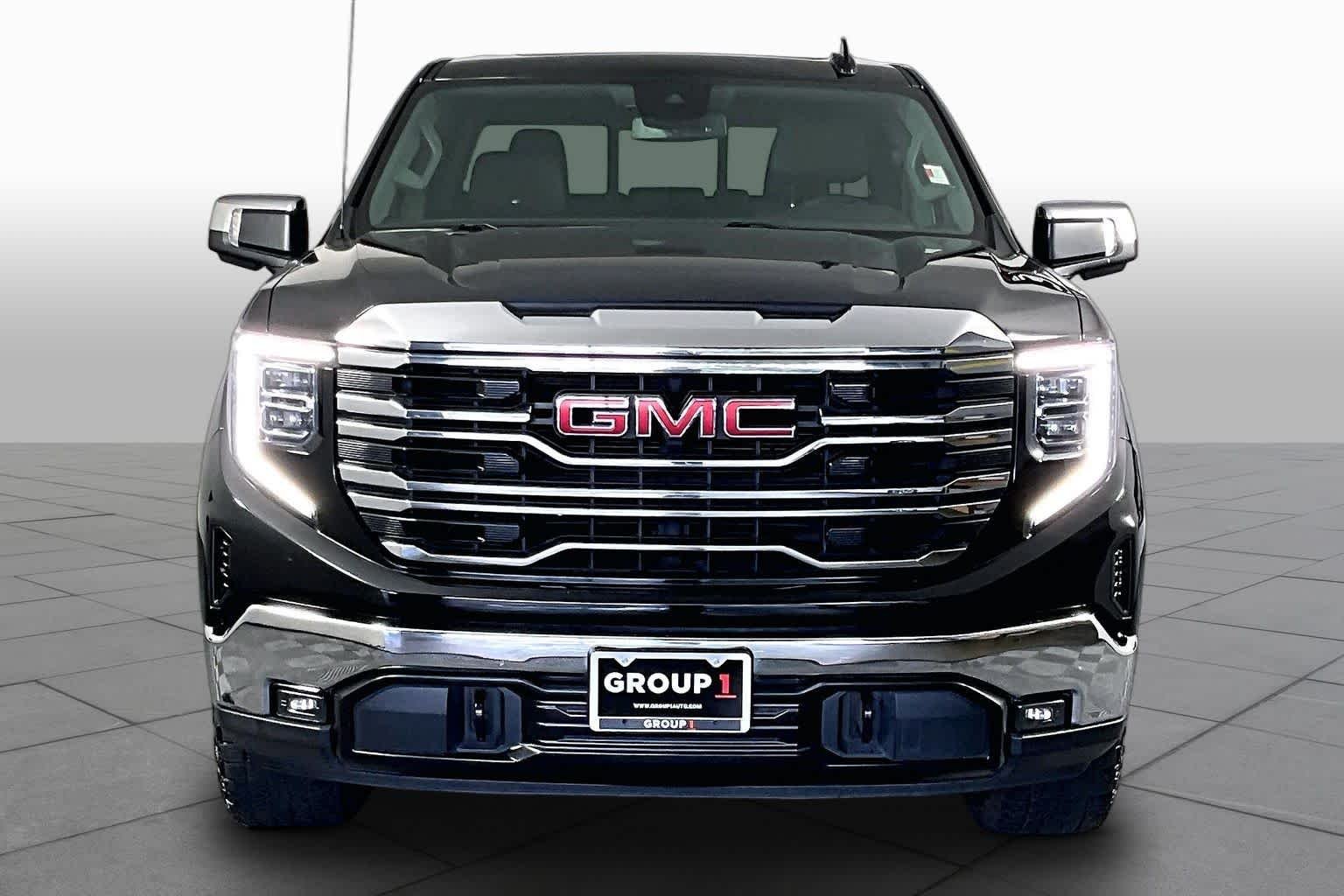 Used 2023 Onyx Black GMC SLT image 4