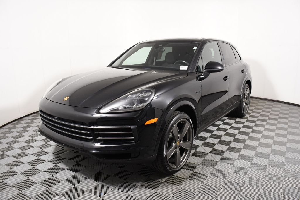 2022 Porsche Cayenne Platinum Edition E-Hybrid's photo